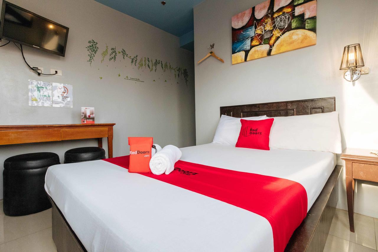 Reddoorz Plus @ Tayuman Manila Exterior photo