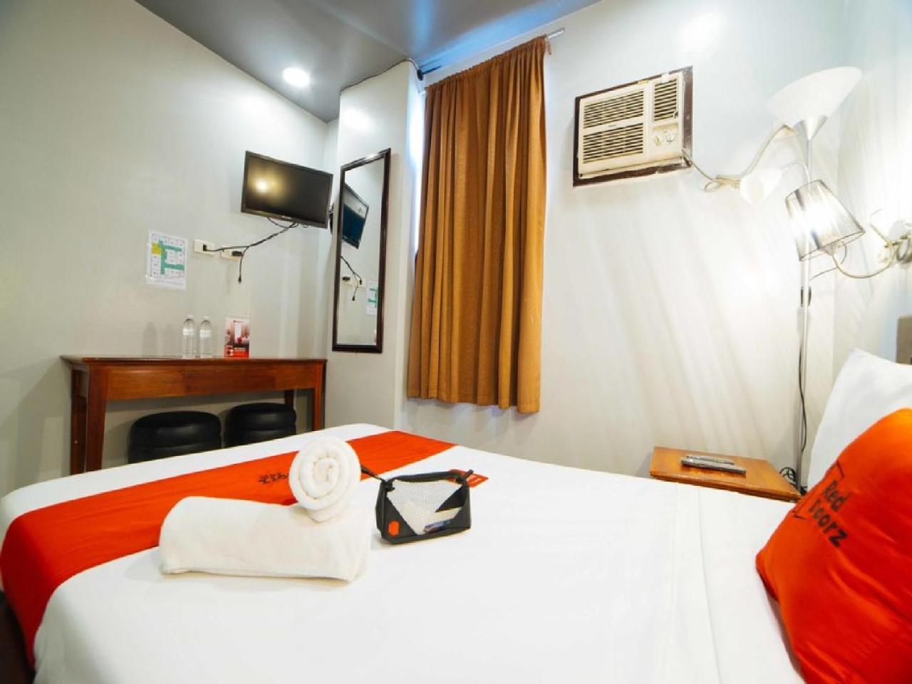 Reddoorz Plus @ Tayuman Manila Exterior photo