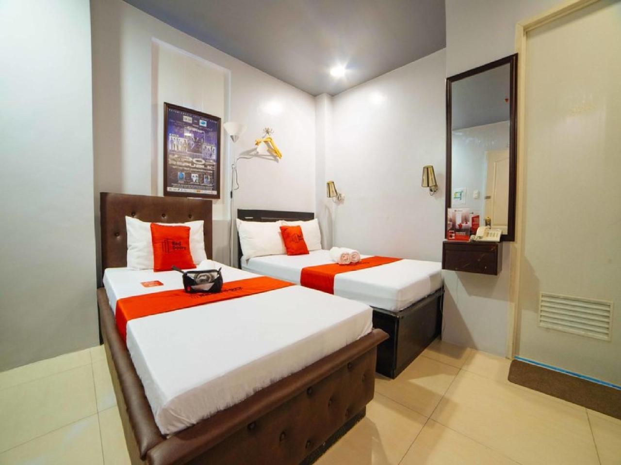 Reddoorz Plus @ Tayuman Manila Exterior photo